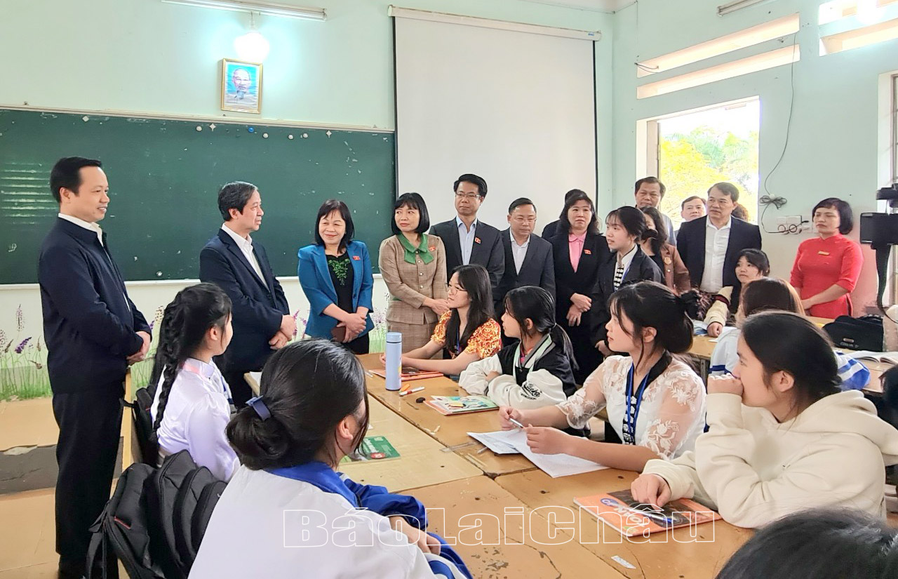 Khảo sát thực tế tại trường học.